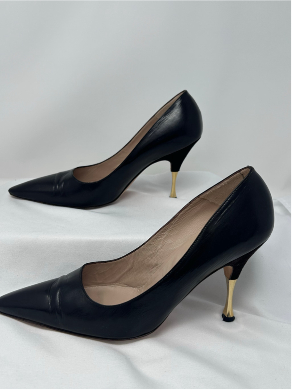 Manolo Blahnik Black Leather Pointed Toe Gold Heel Pumps EU 40 US 9.5 - Picture 2 of 8